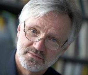 Eberhard Parlow ist ordentlicher Professor für Meteorologie, Klimatolo-gie und Fernerkundung an der Universität Basel. Seine Arbeits-/Forschungsschwerpunkte liegen im Bereich Stadtklimatologie, Stadtklima und Umweltanalysen.