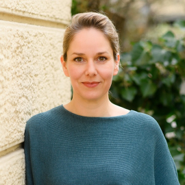 Dr. Julia Hellmann